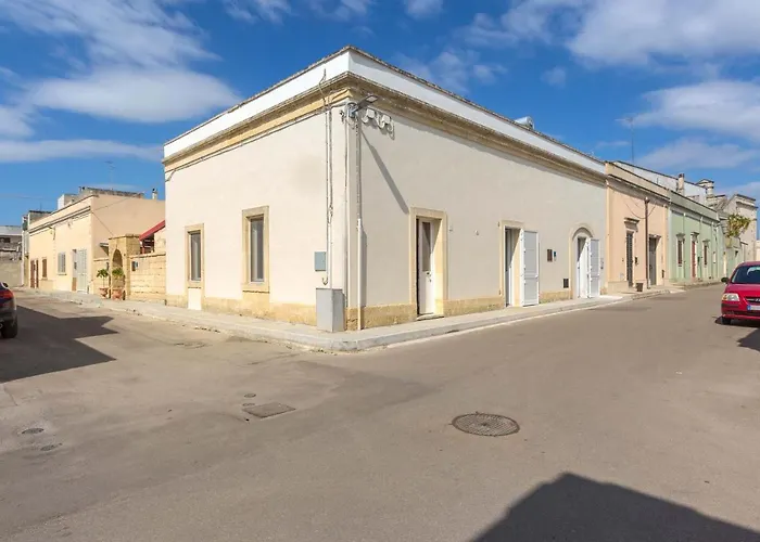 Alojamento de Acomodação e Pequeno-almoço Salento Ada's House 3*